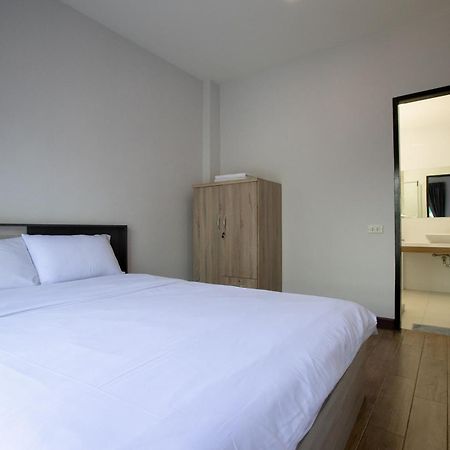 Room 36 Service Apartment Bangkok Buitenkant foto