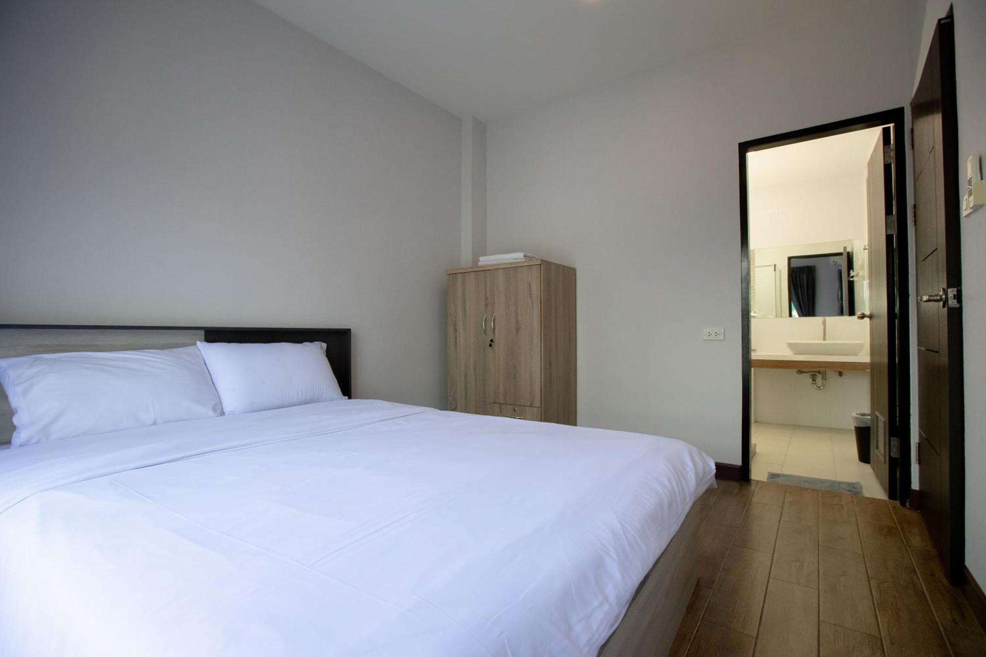 Room 36 Service Apartment Bangkok Buitenkant foto