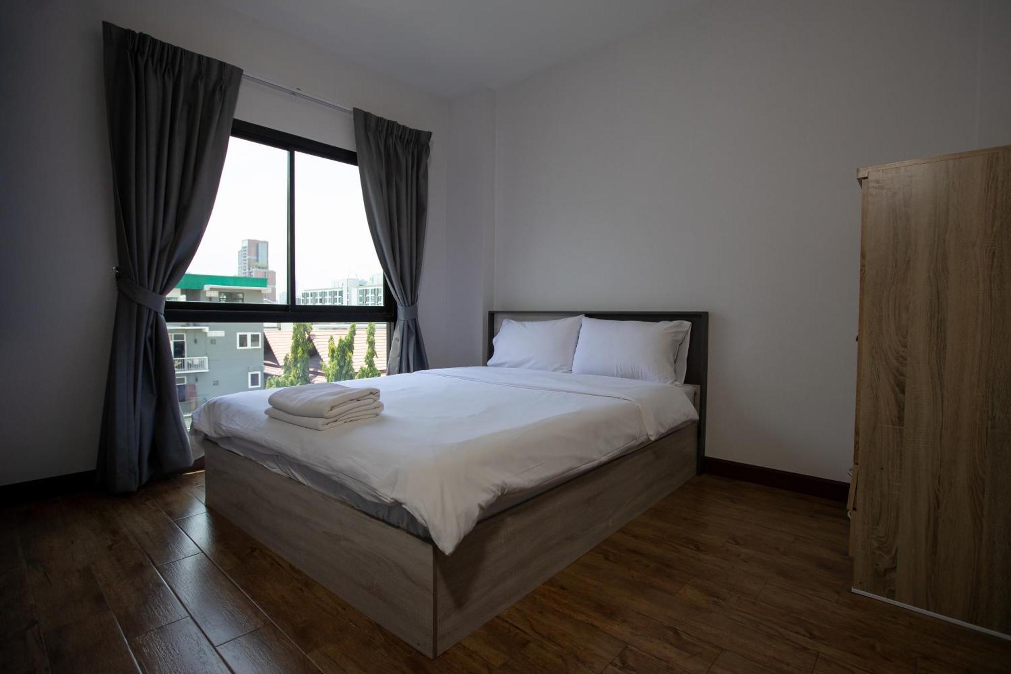 Room 36 Service Apartment Bangkok Buitenkant foto