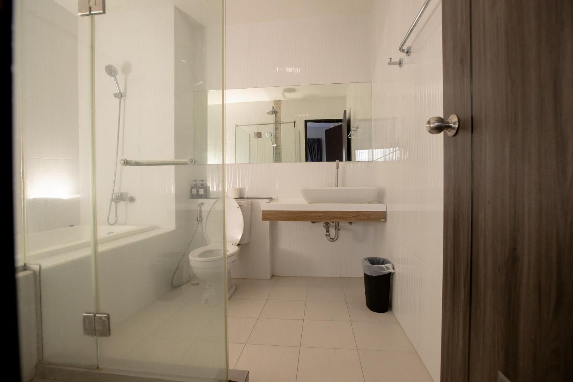 Room 36 Service Apartment Bangkok Buitenkant foto