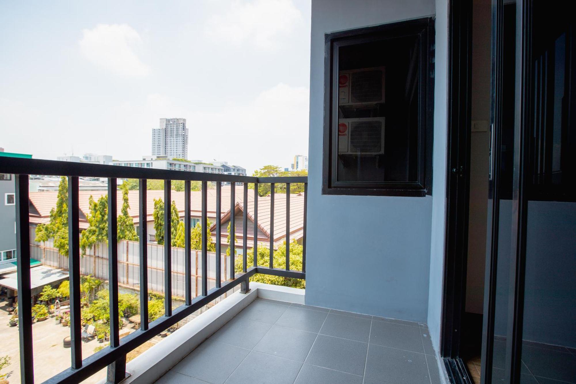 Room 36 Service Apartment Bangkok Buitenkant foto