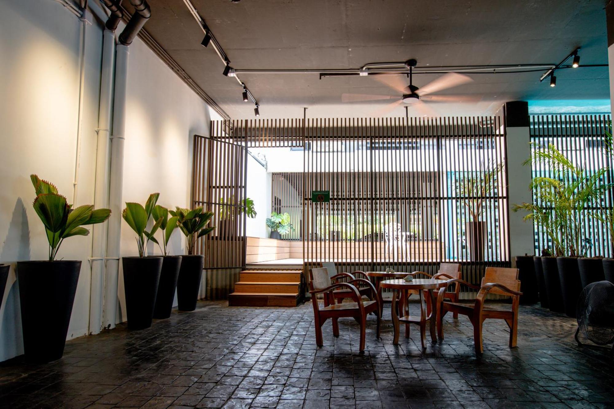 Room 36 Service Apartment Bangkok Buitenkant foto