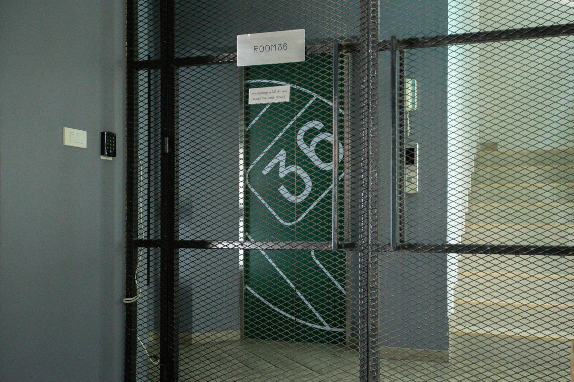 Room 36 Service Apartment Bangkok Buitenkant foto